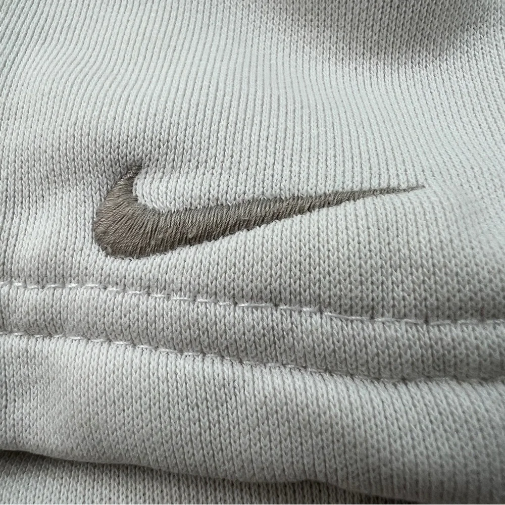 Silver Tag Nike Embroidered Logo Pullover Hoodie - Picture 8 of 10
